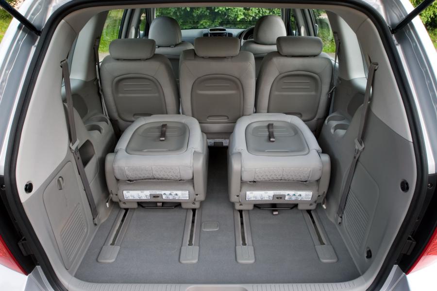  Kia Sedona 2006 года  (фото 16 из 50)